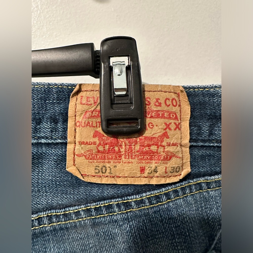 Levis 501 Jeans Mens 34x30 straight button fly